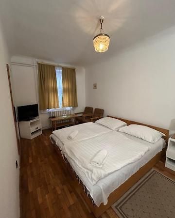 기오르 Corvin Panzio B&B 외부 사진