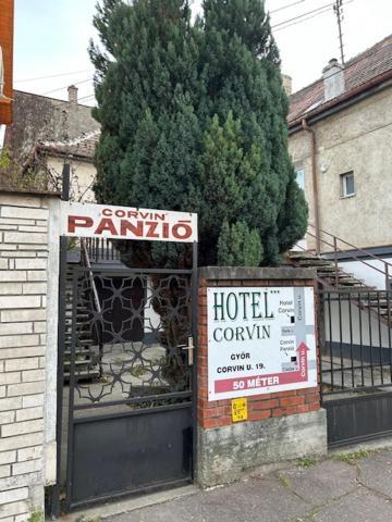 기오르 Corvin Panzio B&B 외부 사진