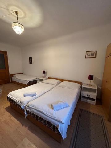 기오르 Corvin Panzio B&B 외부 사진
